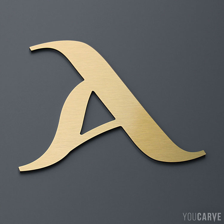 Lettre A découpée en composite aluminium brossé doré