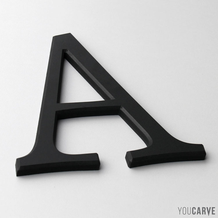 Lettre A en PVC expansé noir ép. 10 mm
