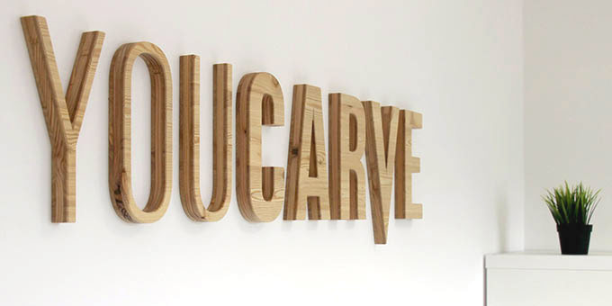 Youcarve - Pose murale facile de lettres en bois avec l'aide du gabarit carton (Étape 4 - Résultat)