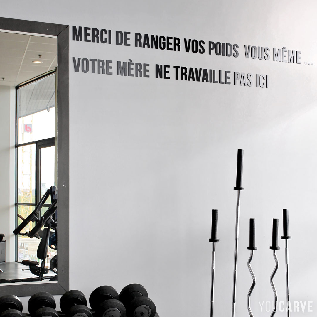 Réalisé par le Club de gym Euralille, signalétique murale intérieure, texte découpé en alu -dibond (noir mat épaisseur 3 mm).