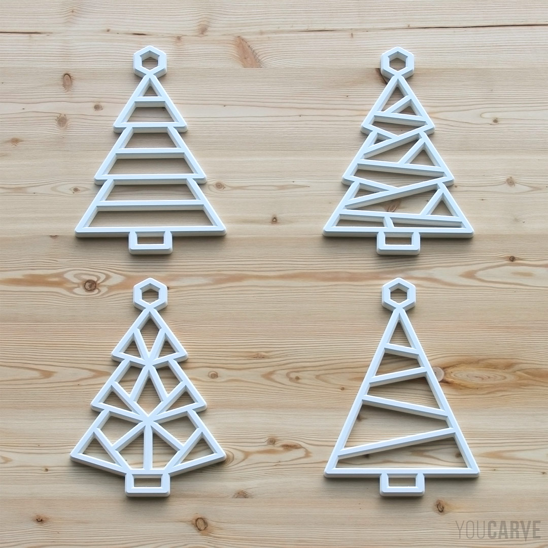 Décorations de Noël, formes de sapins découpées en PVC expansé blanc (épaisseur 10 mm).
