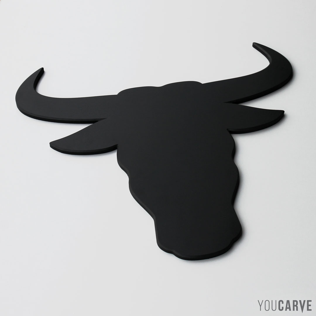 Silhouette de tête de taureau découpée en PVC expansé noir épaisseur 10 mm, pour l’enseigne, la signalétique ou la décoration.